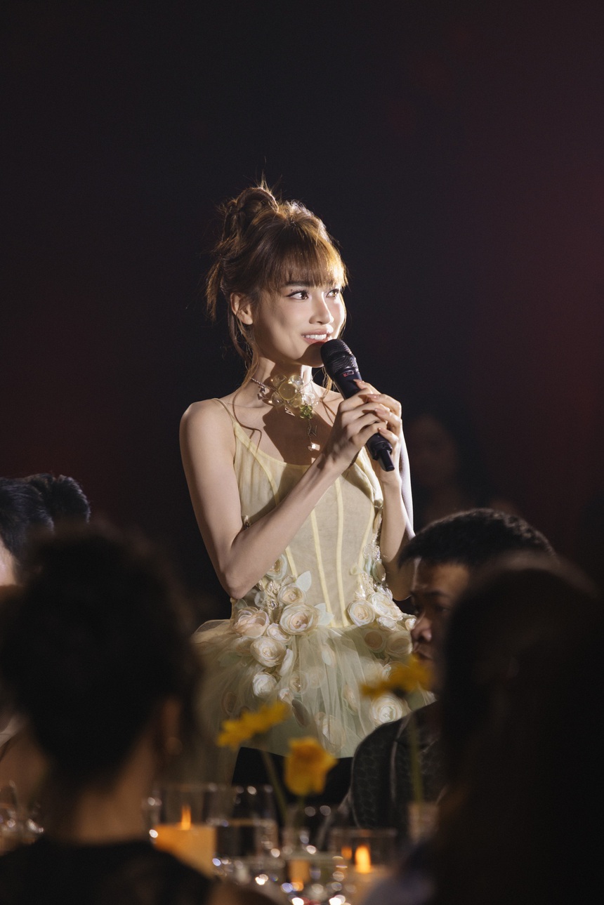 Hennessy Fashion Show - Go Toward the Newness: Đón khởi đầu rực rỡ - Ảnh 11. Hennessy Fashion Show - Go Toward the Newness: Đón khởi đầu rực rỡ - Ảnh 11.