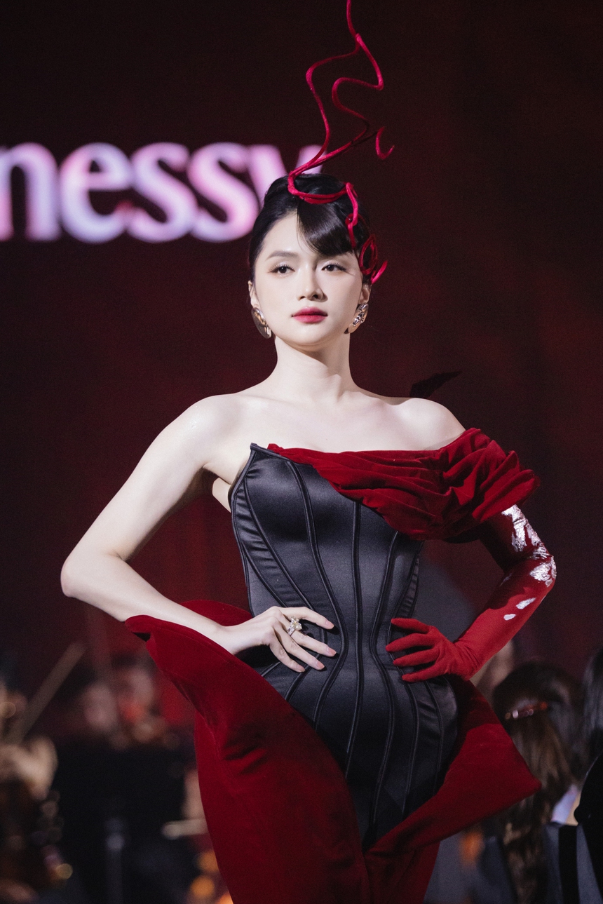 Hennessy Fashion Show - Go Toward the Newness: Đón khởi đầu rực rỡ - Ảnh 6. Hennessy Fashion Show - Go Toward the Newness: Đón khởi đầu rực rỡ - Ảnh 6.