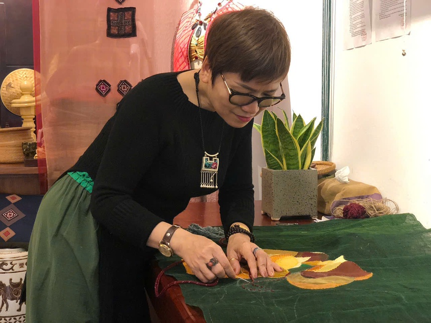 NTK Xuân Thu: "Đường thêu của mẹ" là sự trao truyền nghệ thuật - Ảnh 1.