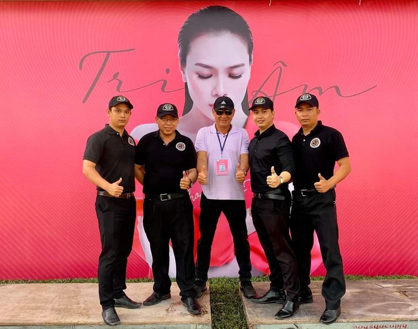 Phản ứng của vệ sĩ Tùng Yuki khi Mỹ Tâm ngã gây chú ý - Ảnh 4.