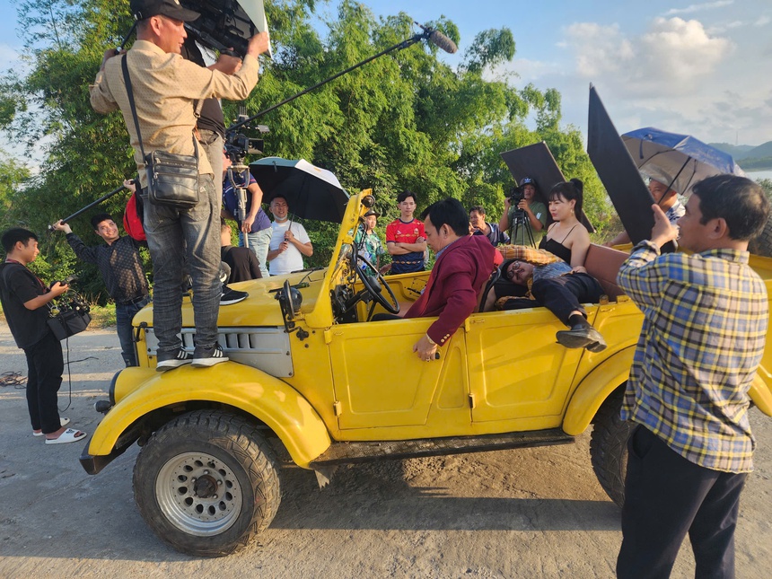 Đạo diễn Bình Trọng mời NSƯT Chí Trung đóng "Đại gia chân đất" - Ảnh 4. Đạo diễn Bình Trọng mời NSƯT Chí Trung đóng "Đại gia chân đất" - Ảnh 4.