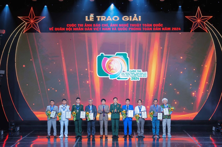 48 tác phẩm đoạt giải Cuộc thi ảnh báo chí, ảnh nghệ thuật toàn quốc "80 năm Quân đội Anh hùng" - Ảnh 3. 48 tác phẩm đoạt giải Cuộc thi ảnh báo chí, ảnh nghệ thuật toàn quốc "80 năm Quân đội Anh hùng" - Ảnh 3.