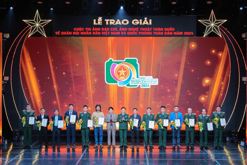 48 tác phẩm đoạt giải Cuộc thi ảnh báo chí, ảnh nghệ thuật toàn quốc "80 năm Quân đội Anh hùng" - Ảnh 4. 48 tác phẩm đoạt giải Cuộc thi ảnh báo chí, ảnh nghệ thuật toàn quốc "80 năm Quân đội Anh hùng" - Ảnh 4.