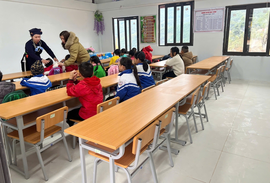 Trường học ở Làng Nủ do công ty Sơn Tùng M-TP ủng hộ đi vào hoạt động - Ảnh 3. Trường học ở Làng Nủ do công ty Sơn Tùng M-TP ủng hộ đi vào hoạt động - Ảnh 3.