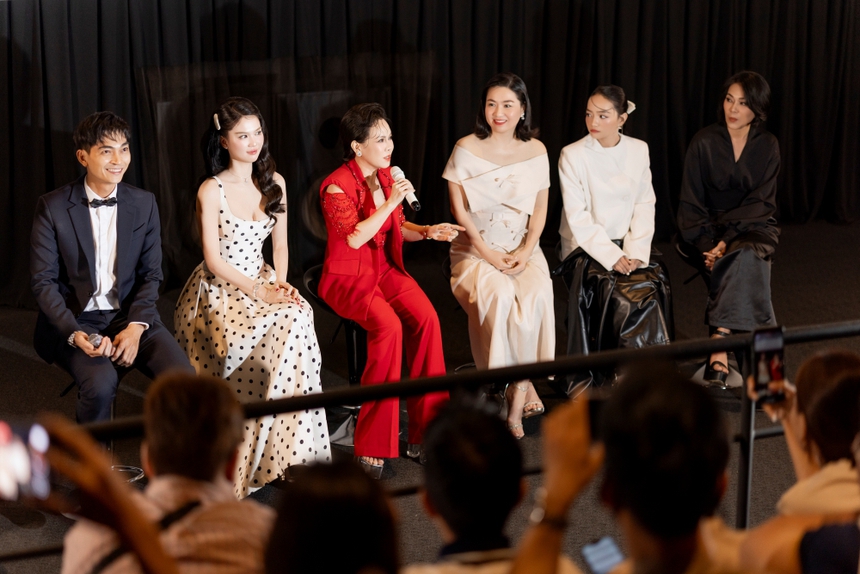 Chị dâu: Liệu có phải màn trở lại tích cực của Ngọc Trinh? - Ảnh 2. Chị dâu: Liệu có phải màn trở lại tích cực của Ngọc Trinh? - Ảnh 2.