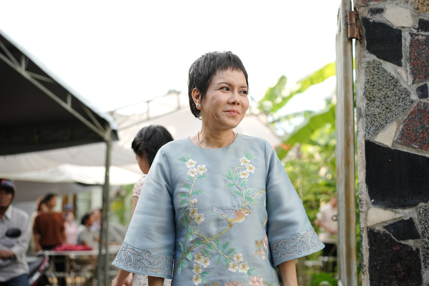 Chị dâu: Liệu có phải màn trở lại tích cực của Ngọc Trinh? - Ảnh 4. Chị dâu: Liệu có phải màn trở lại tích cực của Ngọc Trinh? - Ảnh 4.