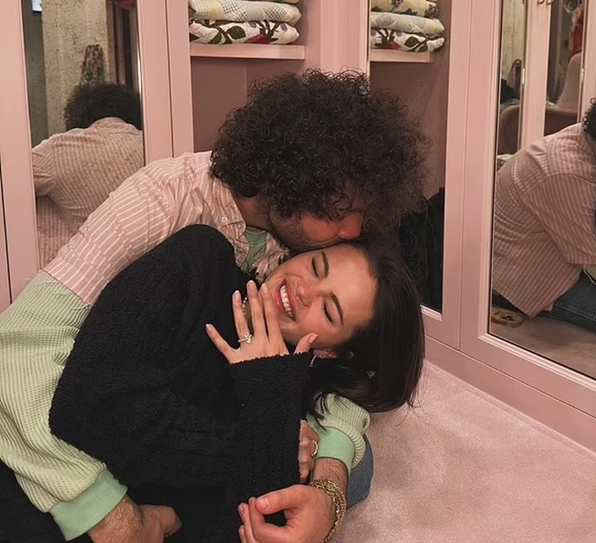 Phản ứng gây sốc của Justin Bieber trước tin đính hôn của mối tình đầu Selena Gomez - Ảnh 3. Phản ứng gây sốc của Justin Bieber trước tin đính hôn của mối tình đầu Selena Gomez - Ảnh 3.