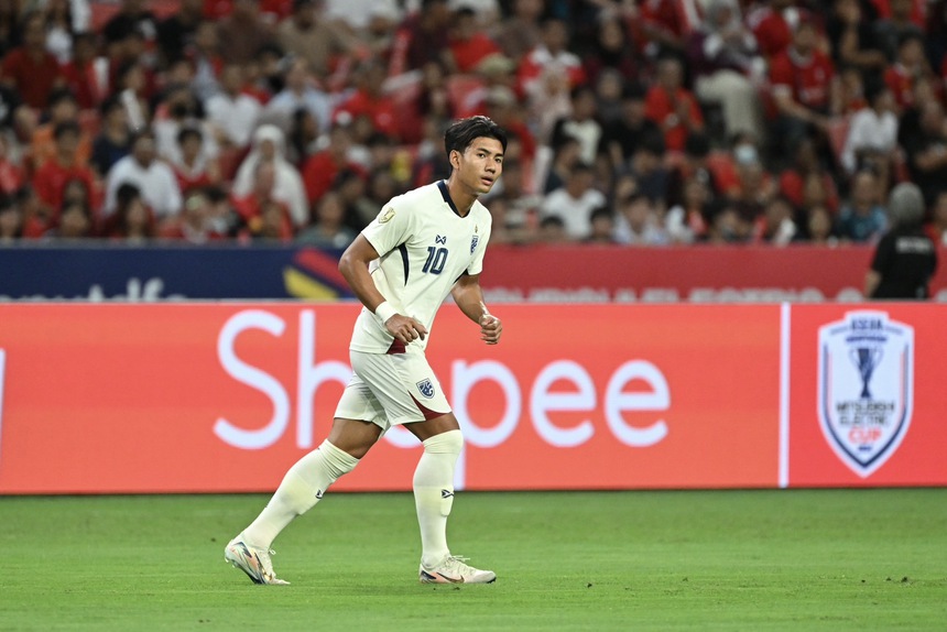 Tin nóng bóng đá Việt hôm nay 18/12: Ngôi sao Thái Lan 'gửi thông điệp' tới Quang Hải; FIFA báo tin vui lớn cho bóng đá Việt Nam - Ảnh 1. Tin nóng bóng đá Việt hôm nay 18/12: Ngôi sao Thái Lan 'gửi thông điệp' tới Quang Hải; FIFA báo tin vui lớn cho bóng đá Việt Nam - Ảnh 1.