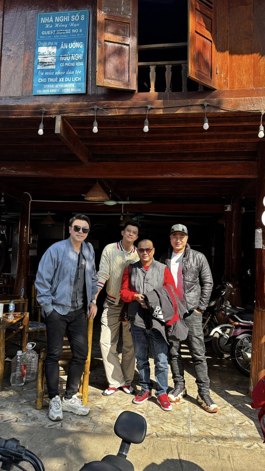 Bộ ba phim 'Anh có phải đàn ông không' hội ngộ ở nhà Hà Việt Dũng - Ảnh 3. Bộ ba phim 'Anh có phải đàn ông không' hội ngộ ở nhà Hà Việt Dũng - Ảnh 3.