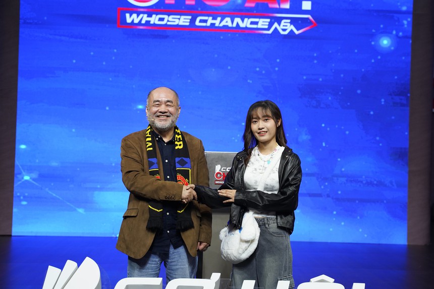 Tập 4 "Cơ hội cho ai": Nữ sinh NEU năm 4 với bảng thành tích "khủng" khiến 6 sếp tranh giành - Ảnh 6. Tập 4 "Cơ hội cho ai": Nữ sinh NEU năm 4 với bảng thành tích "khủng" khiến 6 sếp tranh giành - Ảnh 6.