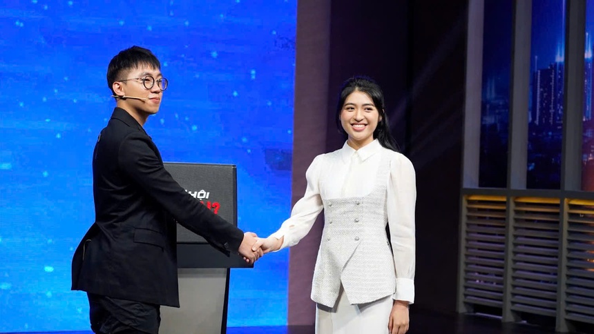 Tập 4 "Cơ hội cho ai": Nữ sinh NEU năm 4 với bảng thành tích "khủng" khiến 6 sếp tranh giành - Ảnh 3. Tập 4 "Cơ hội cho ai": Nữ sinh NEU năm 4 với bảng thành tích "khủng" khiến 6 sếp tranh giành - Ảnh 3.