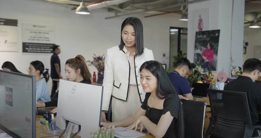 Tập 4 "Cơ hội cho ai": Nữ sinh NEU năm 4 với bảng thành tích "khủng" khiến 6 sếp tranh giành - Ảnh 4. Tập 4 "Cơ hội cho ai": Nữ sinh NEU năm 4 với bảng thành tích "khủng" khiến 6 sếp tranh giành - Ảnh 4.