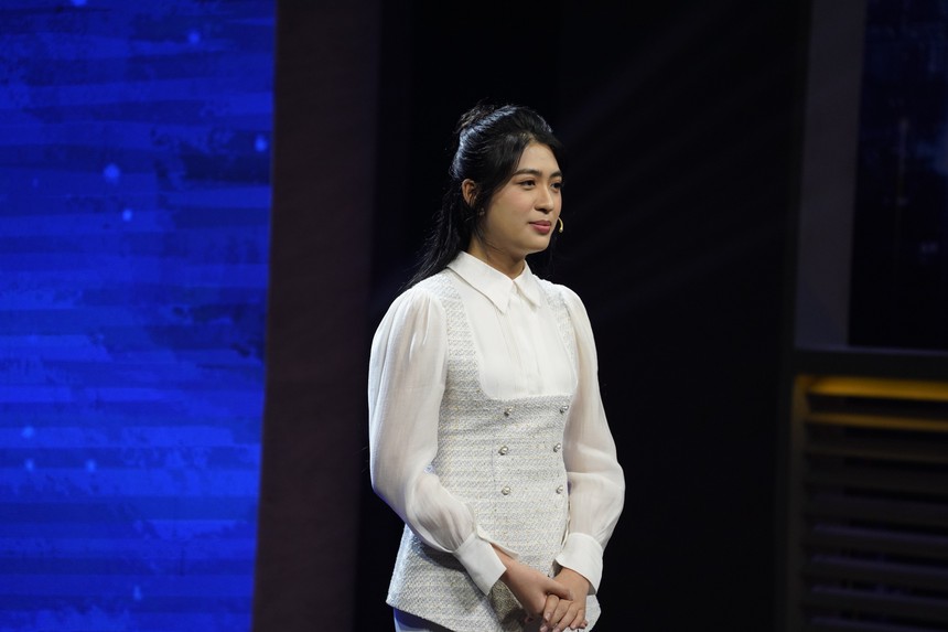 Tập 4 "Cơ hội cho ai": Nữ sinh NEU năm 4 với bảng thành tích "khủng" khiến 6 sếp tranh giành - Ảnh 1. Tập 4 "Cơ hội cho ai": Nữ sinh NEU năm 4 với bảng thành tích "khủng" khiến 6 sếp tranh giành - Ảnh 1.