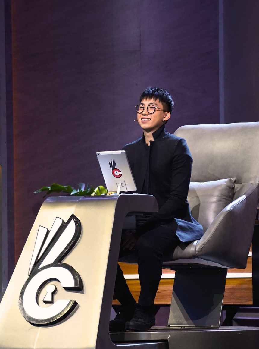 Tập 4 "Cơ hội cho ai": Nữ sinh NEU năm 4 với bảng thành tích "khủng" khiến 6 sếp tranh giành - Ảnh 2. Tập 4 "Cơ hội cho ai": Nữ sinh NEU năm 4 với bảng thành tích "khủng" khiến 6 sếp tranh giành - Ảnh 2.