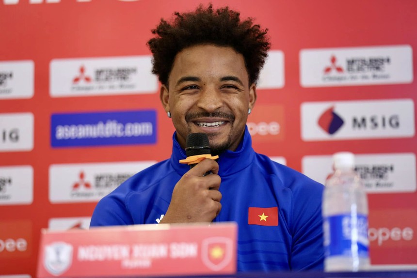 Tiền đạo nhập tịch Xuân Son: ‘Tôi học hát Quốc ca mỗi ngày, tích cực giao tiếp với đồng đội’ - Ảnh 1.