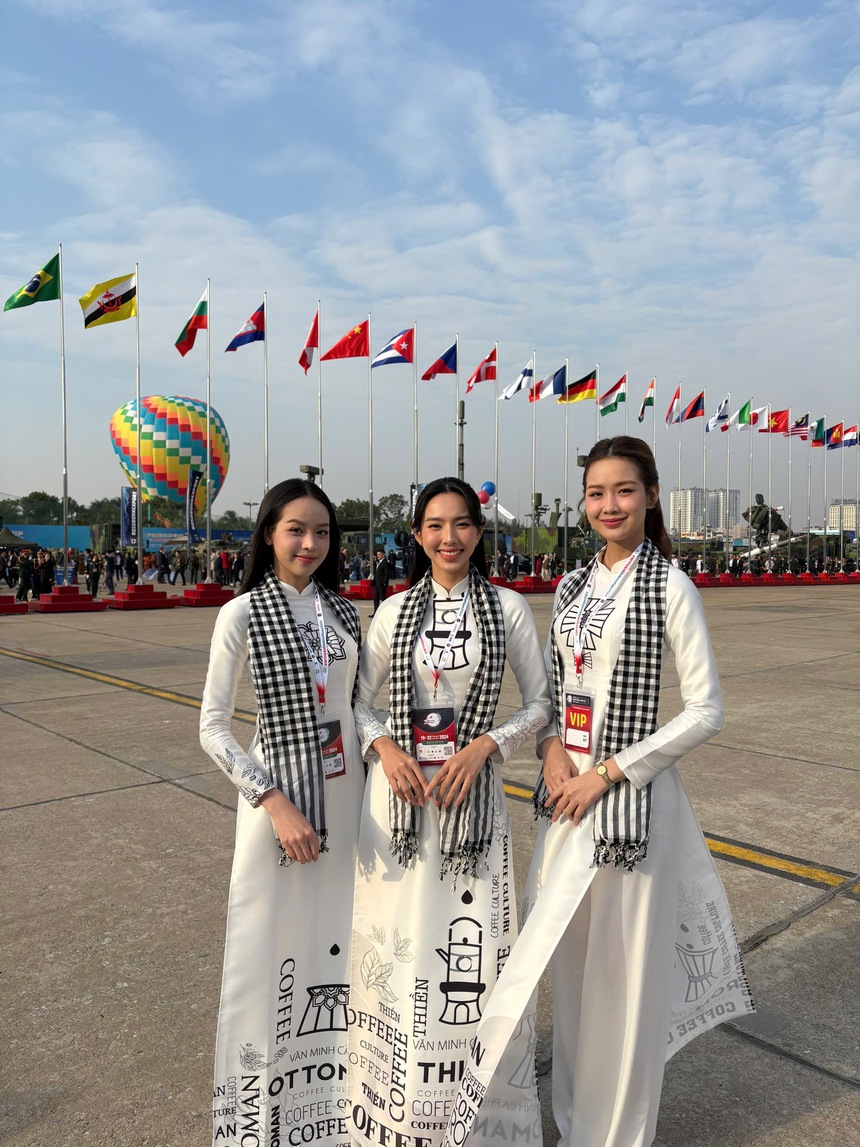 Thuỳ Tiên, Bảo Ngọc, Thanh Thuỷ tại sự kiện Triển lãm Quốc phòng Quốc tế Việt Nam - Ảnh 1. Thuỳ Tiên, Bảo Ngọc, Thanh Thuỷ tại sự kiện Triển lãm Quốc phòng Quốc tế Việt Nam - Ảnh 1.
