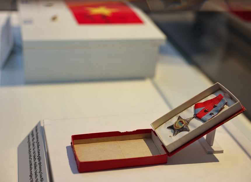 Khai mạc Triển lãm "Xứng danh Bộ đội Cụ Hồ" - Ảnh 1. Khai mạc Triển lãm "Xứng danh Bộ đội Cụ Hồ" - Ảnh 1.