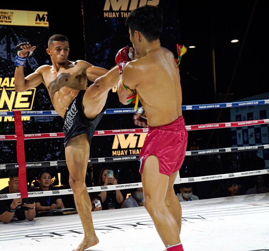 Tay đấm Việt nhận thưởng tiền tỷ, tiến đến đấu trường châu lục - Ảnh 3. Tay đấm Việt nhận thưởng tiền tỷ, tiến đến đấu trường châu lục - Ảnh 3.