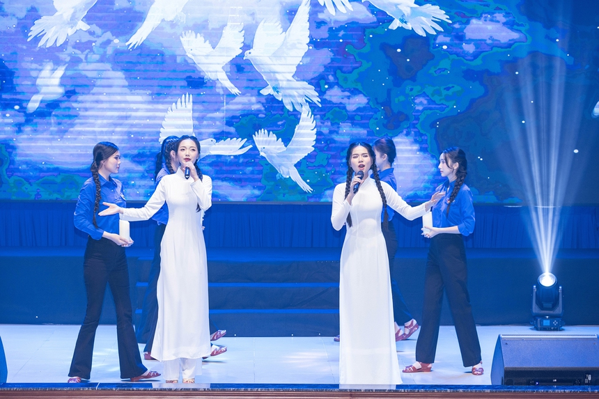 Đêm nhạc tri ân "Tự hào Việt Nam" của Hoa hậu Quốc gia Việt Nam 2024 - Ảnh 5.