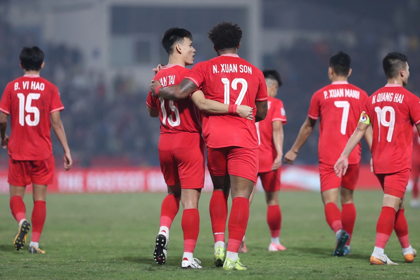 Sốt vé trận Việt Nam vs Singapore, vừa mở online đã bán sạch - Ảnh 1.
