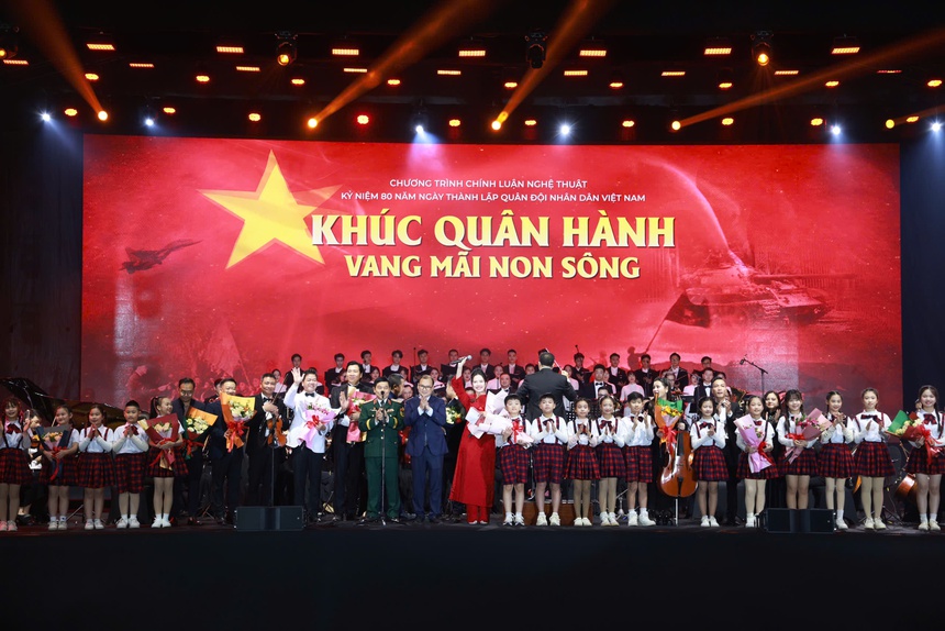 Hàng nghìn quân và dân cùng hoà nhịp "Khúc quân hành vang mãi non sông" - Ảnh 6.