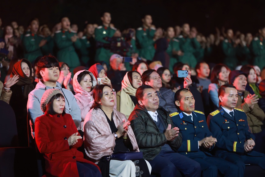 Hàng nghìn quân và dân cùng hoà nhịp "Khúc quân hành vang mãi non sông" - Ảnh 5.