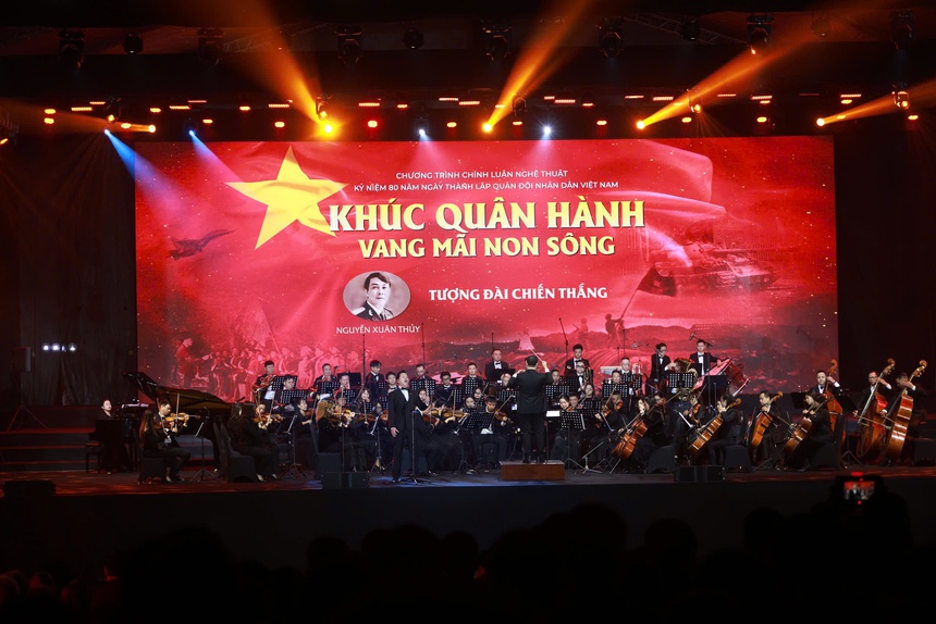 Hàng nghìn quân và dân cùng hoà nhịp "Khúc quân hành vang mãi non sông" - Ảnh 1.