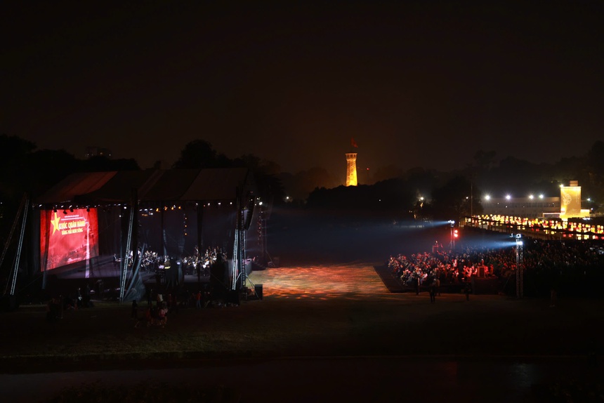 Hàng nghìn quân và dân cùng hoà nhịp "Khúc quân hành vang mãi non sông" - Ảnh 2.