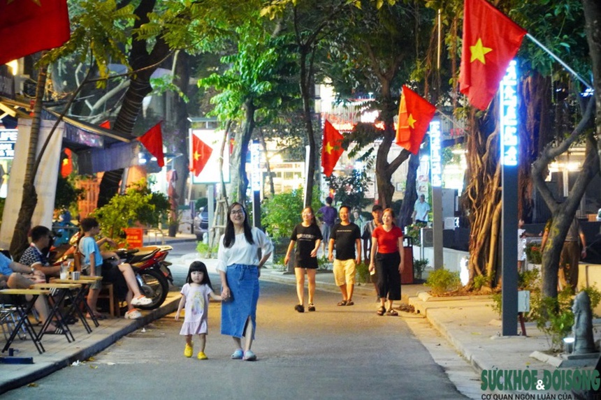 Góc nhìn 365: "Lấp đầy" phố đi bộ - Ảnh 1. Góc nhìn 365: "Lấp đầy" phố đi bộ - Ảnh 1.