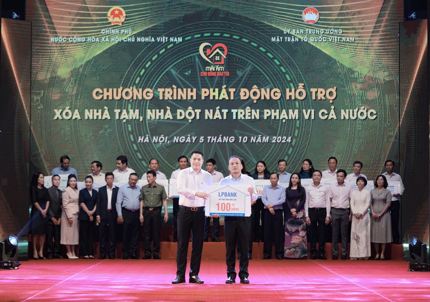 LPBank chung tay vì cộng đồng: Trao 100 tỷ đồng xoá nhà tạm, nhà dột nát - Ảnh 1. LPBank chung tay vì cộng đồng: Trao 100 tỷ đồng xoá nhà tạm, nhà dột nát - Ảnh 1.