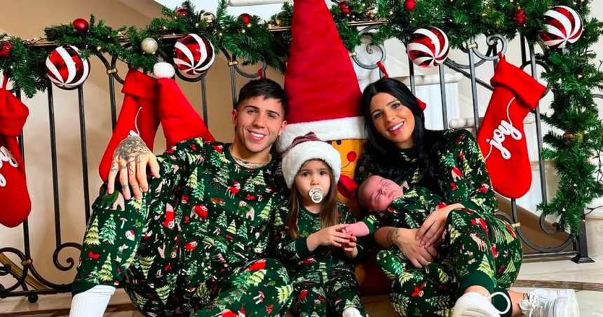 Cầu thủ đón Giáng sinh: Ông già Noel phát quà cho tuyển Việt Nam, Ronaldo chọn phong cách 'dị' nhân - Ảnh 5. Cầu thủ đón Giáng sinh: Ông già Noel phát quà cho tuyển Việt Nam, Ronaldo chọn phong cách 'dị' nhân - Ảnh 5.