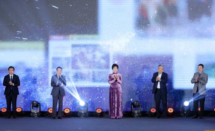 Trao Giải Ảnh báo chí "Khoảnh khắc vàng" lần thứ 7 năm 2024 - Ảnh 2.