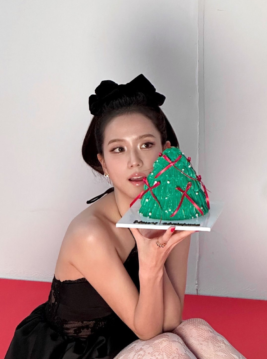 Jisoo Blackpink hé lộ loạt dự án đầy hứa hẹn cho năm 2025 sau khi chuyển công ty - Ảnh 3. Jisoo Blackpink hé lộ loạt dự án đầy hứa hẹn cho năm 2025 sau khi chuyển công ty - Ảnh 3.