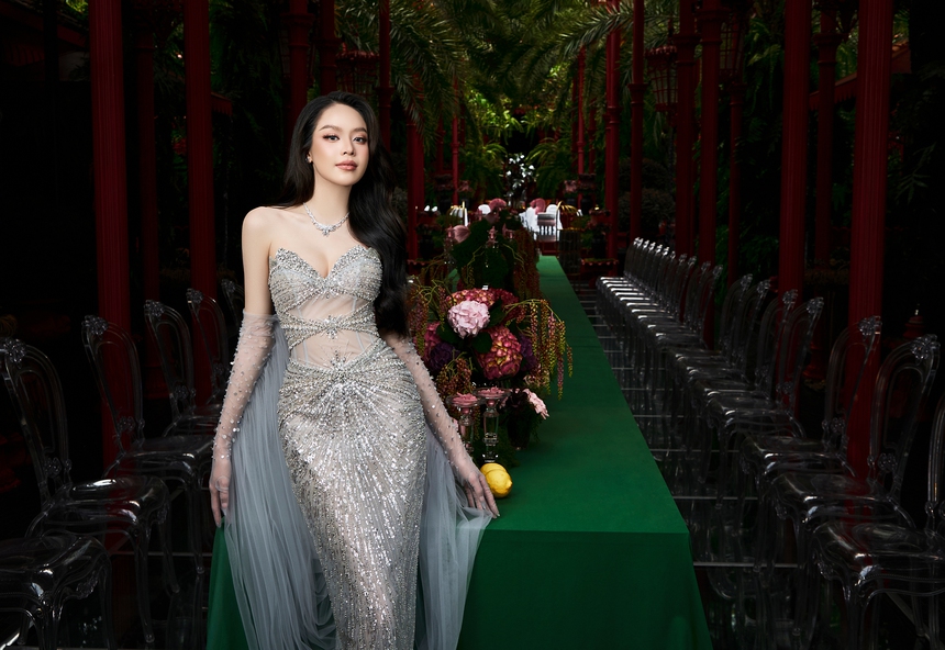 Hoa hậu Thanh Thủy diện đầm lấp lánh hoá "nàng thơ" của NTK Lê Ngọc Lâm - Ảnh 1.