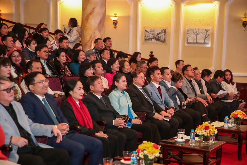 Công bố 35 tác phẩm văn học nghệ thuật xuất sắc sáng tác về chủ đề “Sống mãi với thời gian” - Ảnh 9.