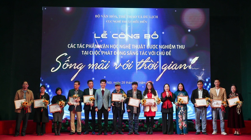 Công bố 35 tác phẩm văn học nghệ thuật xuất sắc sáng tác về chủ đề “Sống mãi với thời gian” - Ảnh 5.