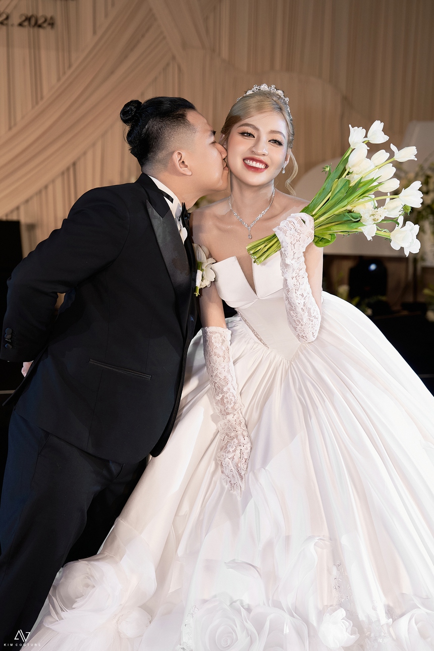 Trần Thanh Tâm đặt may 7 thiết kế váy cưới cho ngày trọng đại - Ảnh 3.