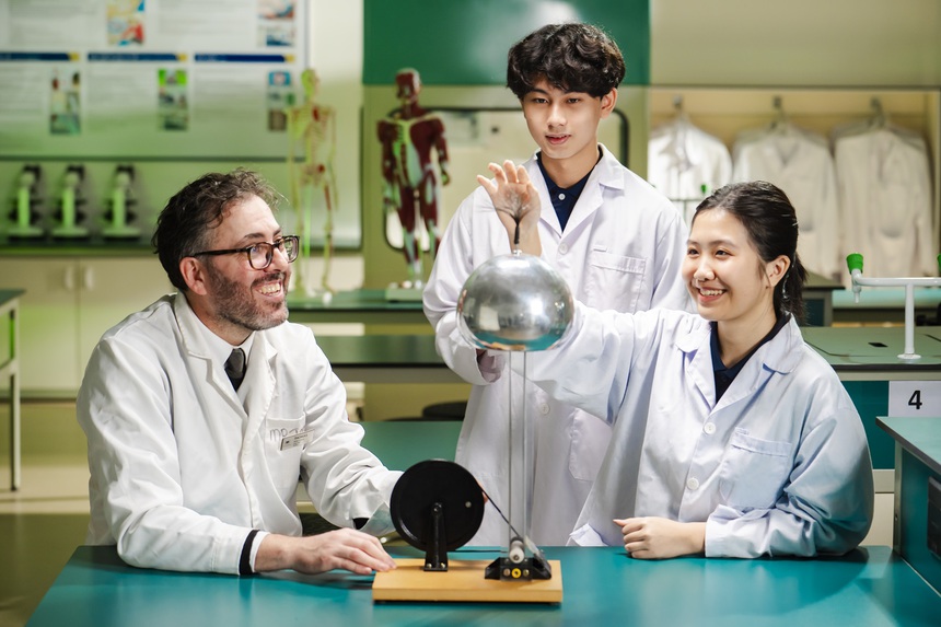 14 học sinh Vinschool đạt điểm cao nhất thế giới và Việt Nam trong các môn thi Cambridge Quốc tế - Ảnh 1.