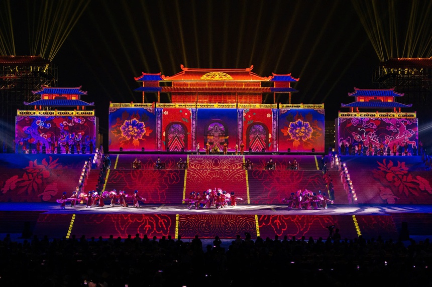 Festival Ninh Bình 2024: Dấu ấn bức tranh đa màu sắc di sản văn hóa vùng đất Cố đô - Ảnh 3. Festival Ninh Bình 2024: Dấu ấn bức tranh đa màu sắc di sản văn hóa vùng đất Cố đô - Ảnh 3.