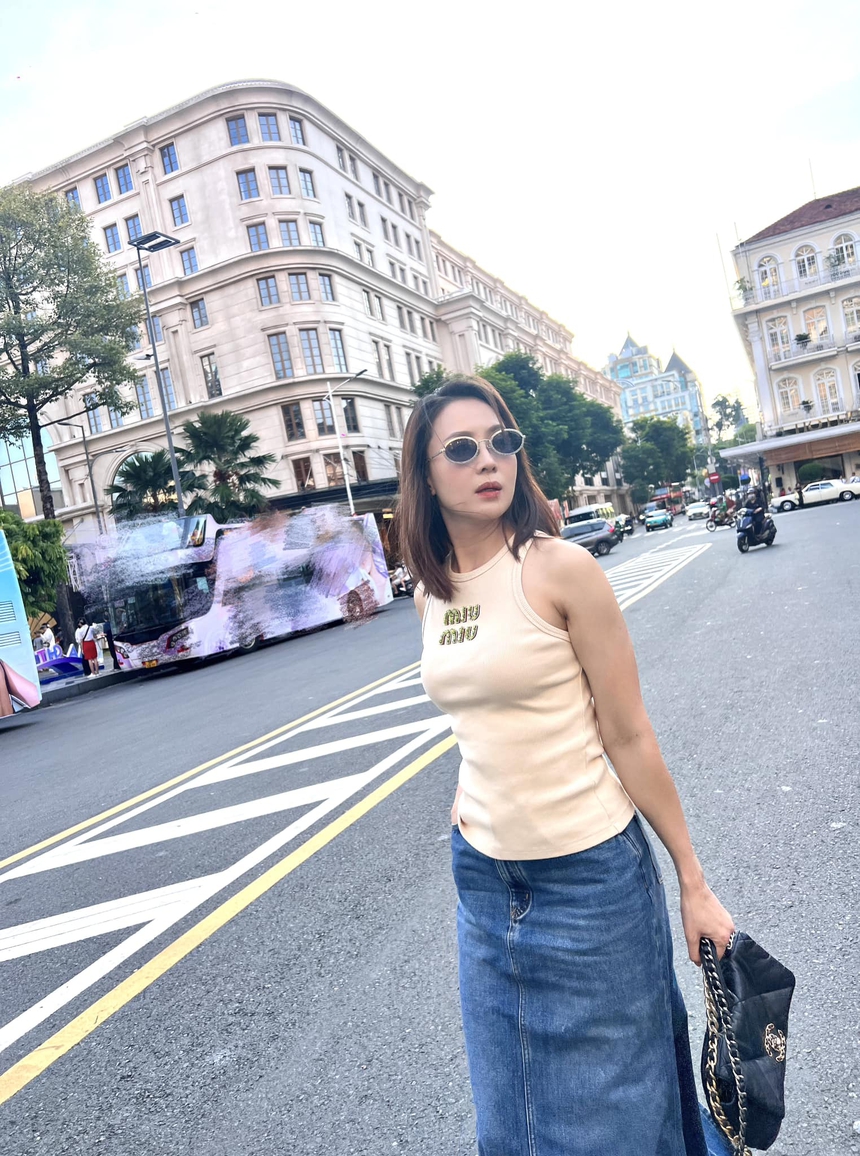 Phong cách thời trang ngày càng thăng hạng của Hồng Diễm - Ảnh 5.