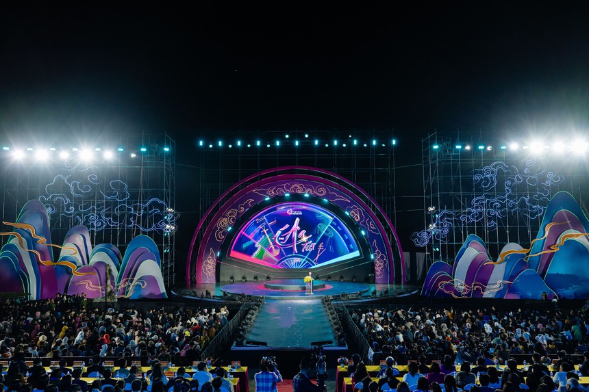 Festival Ninh Bình 2024: Dấu ấn bức tranh đa màu sắc di sản văn hóa vùng đất Cố đô - Ảnh 6. Festival Ninh Bình 2024: Dấu ấn bức tranh đa màu sắc di sản văn hóa vùng đất Cố đô - Ảnh 6.