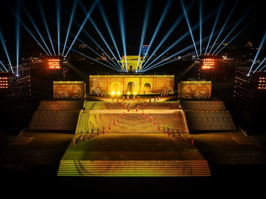 Festival Ninh Bình 2024: Dấu ấn bức tranh đa màu sắc di sản văn hóa vùng đất Cố đô - Ảnh 1. Festival Ninh Bình 2024: Dấu ấn bức tranh đa màu sắc di sản văn hóa vùng đất Cố đô - Ảnh 1.