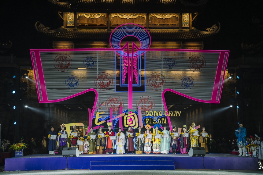 Festival Ninh Bình 2024: Dấu ấn bức tranh đa màu sắc di sản văn hóa vùng đất Cố đô - Ảnh 7. Festival Ninh Bình 2024: Dấu ấn bức tranh đa màu sắc di sản văn hóa vùng đất Cố đô - Ảnh 7.