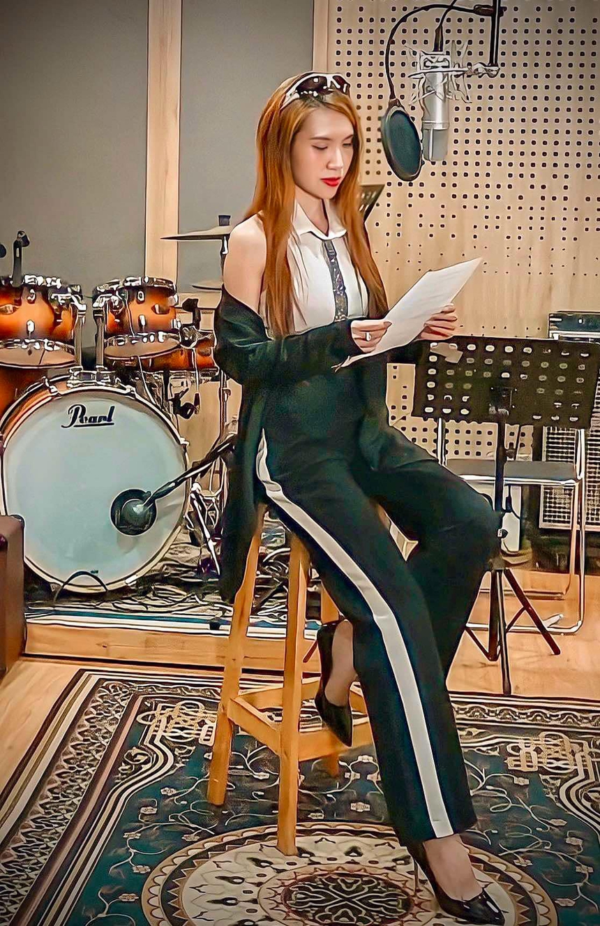 Vì sao Đỗ Thụy Khanh được gọi là "Nữ hoàng nhạc phim" của V-pop? - Ảnh 1. Vì sao Đỗ Thụy Khanh được gọi là "Nữ hoàng nhạc phim" của V-pop? - Ảnh 1.