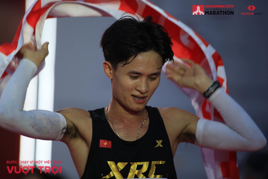 Nguyễn Trung Cường sẽ so tài với đàn anh Hoàng Nguyên Thanh ở giải bán marathon chào năm mới 2025 Nguyễn Trung Cường sẽ so tài với đàn anh Hoàng Nguyên Thanh ở giải bán marathon chào năm mới 2025