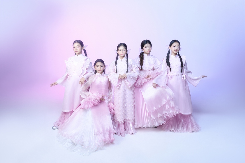 NTK Nguyễn Minh Công khai xuân 2025 với BST dành cho trẻ em - Ảnh 1. NTK Nguyễn Minh Công khai xuân 2025 với BST dành cho trẻ em - Ảnh 1.