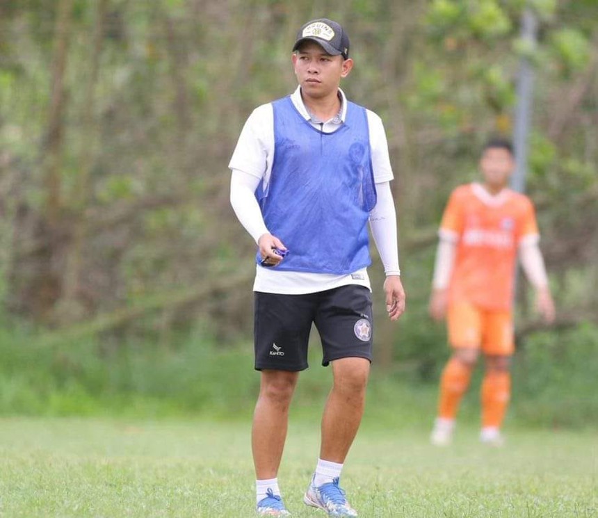 Cựu cầu thủ Trần Anh Khoa đột ngột ra đi trước sự bàng hoàng của đồng nghiệp và học trò - Ảnh 1. Cựu cầu thủ Trần Anh Khoa đột ngột ra đi trước sự bàng hoàng của đồng nghiệp và học trò - Ảnh 1.