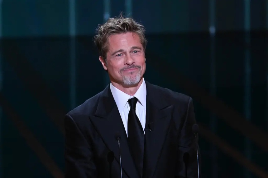 Brad Pitt mong muốn có mối quan hệ gần gũi hơn với các con, khao khát một mùa lễ đoàn tụ - Ảnh 1. Brad Pitt mong muốn có mối quan hệ gần gũi hơn với các con, khao khát một mùa lễ đoàn tụ - Ảnh 1.