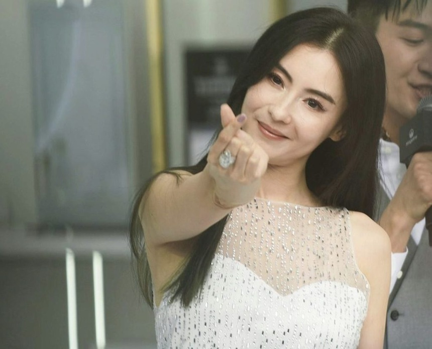 Trương Bá Chi lộ diện với dấu hiệu tăng cân và lão hóa sau thời gian vắng bóng trên mạng xã hội - Ảnh 1. Trương Bá Chi lộ diện với dấu hiệu tăng cân và lão hóa sau thời gian vắng bóng trên mạng xã hội - Ảnh 1.