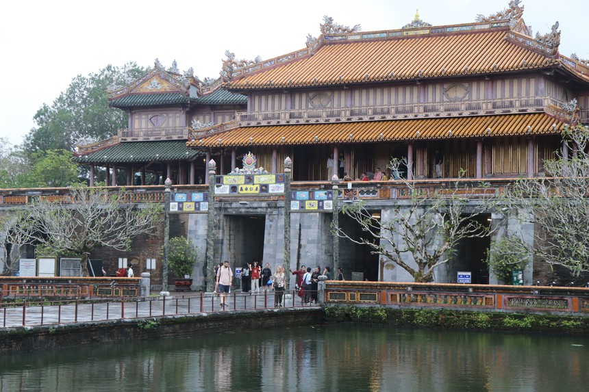 Thừa Thiên - Huế cơ bản hoàn thành mục tiêu đón khách du lịch năm 2024 - Ảnh 1.